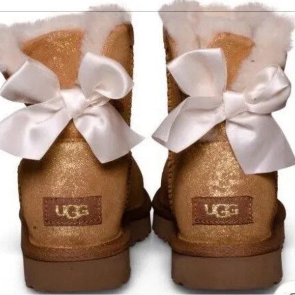 Bailey bow Uggs - Picture 2 of 3